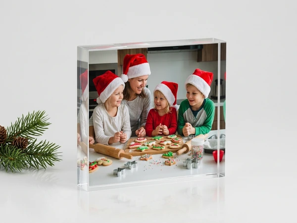 MixBlox acrylic block of a woman and three children in Santa hats decorating cookies
