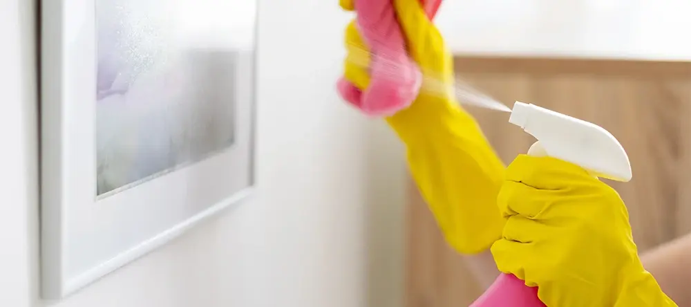 How to clean acrylic: three printed acrylic cubes on the table