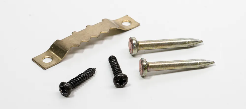 How to hang canvas prints. Close-up of canvas hanger set for small-format.