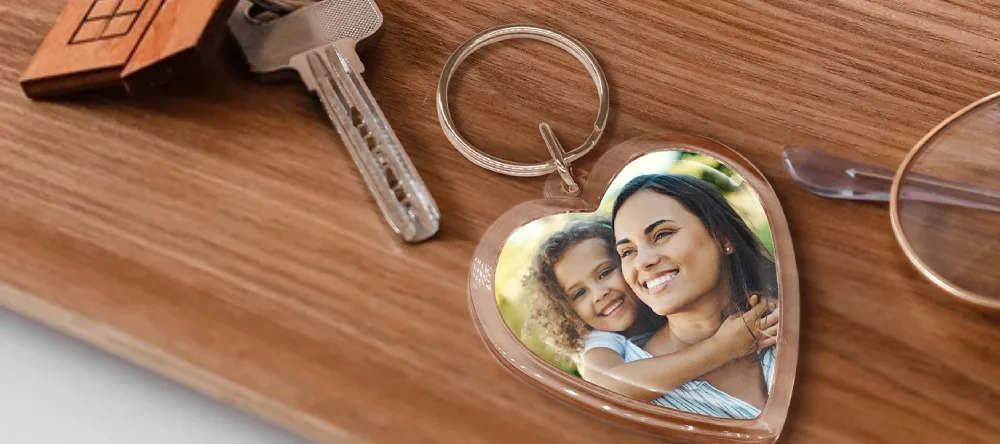 llavero en forma de corazón con foto familiar