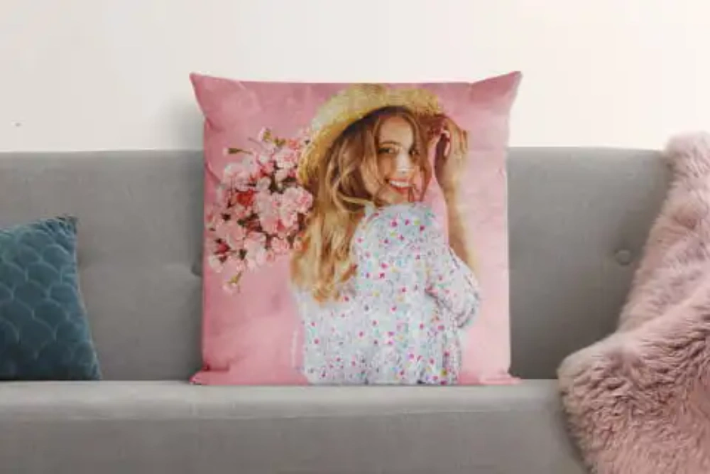 Coussin photo personnalisé avec un portrait de couple, un cadeau Saint-Valentin doux et abordable