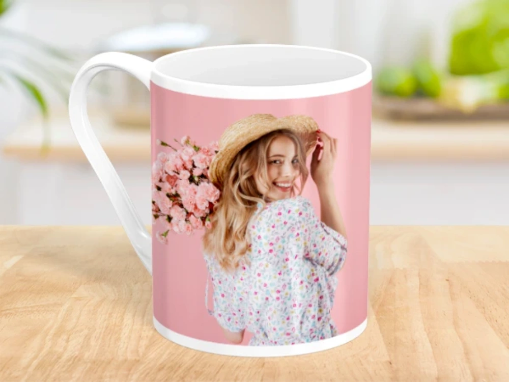 Mug photo personnalisé avec un message d'amour, une idée cadeau Saint Valentin petit budget pour un sourire quotidien.