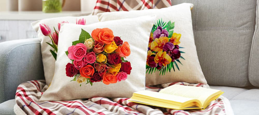 Dekoriere einfach und individuell mit Blumenmotiven auf Fotokissen