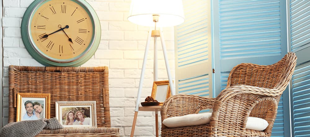 Besonders bei einfach eingerichteten Zimmern wirkt eine große Uhr wahre Wunder