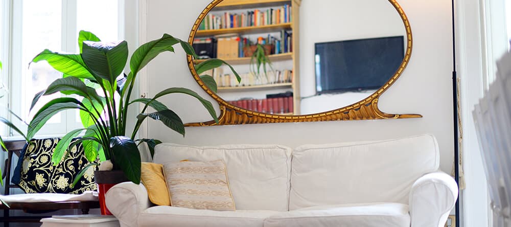 Clever platziert wirken deine Räume durch einen Spiegel größer