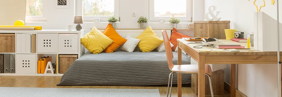 Raumdekoration in warmen Farben