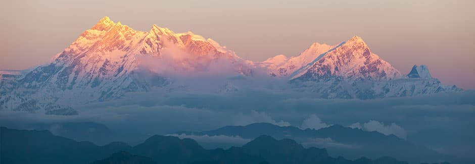 Landschaft mit Bergspitzen