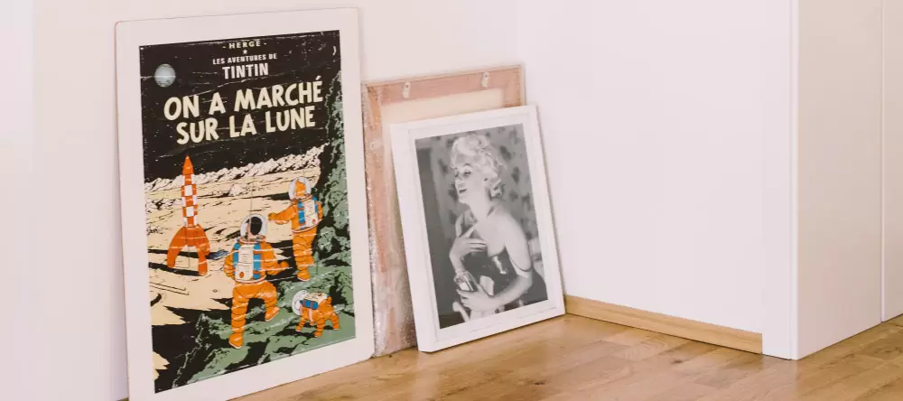 Was ist der Unterschied zwischen einem Poster und einer Leinwand. Vintage Poster, Leinwand und gerahmtes Foto.