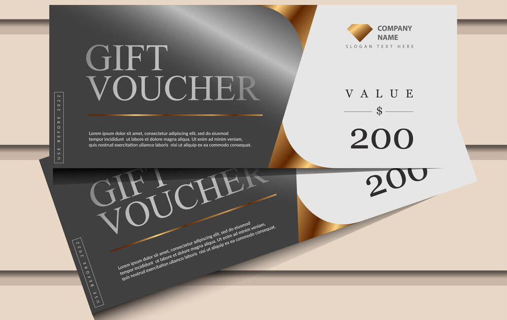 Couple enjoying a picnic outdoors, symbolizing experience housewarming gifts and shared activities