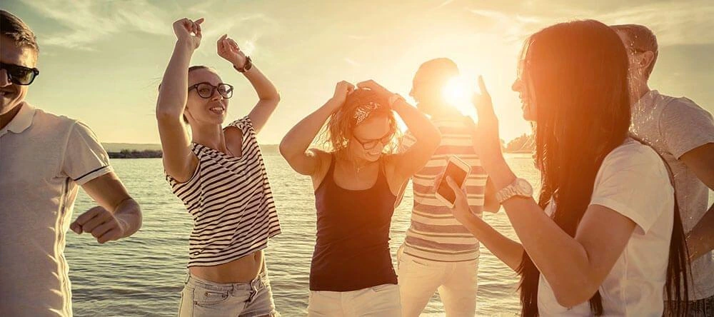 Spontaneous snapshots add a playful touch to your holiday photo collection 