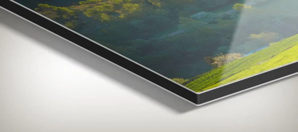 Your high-gloss photo on Aluminium will certainly attract attention