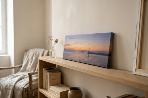 Photo sur toile panoramique 60x20 cm posée sur une étagère