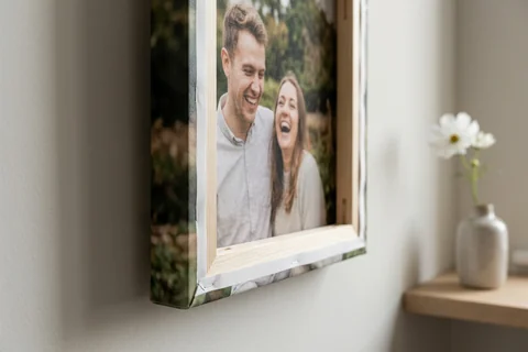 Close-up of the frame depth on an engagement canvas print