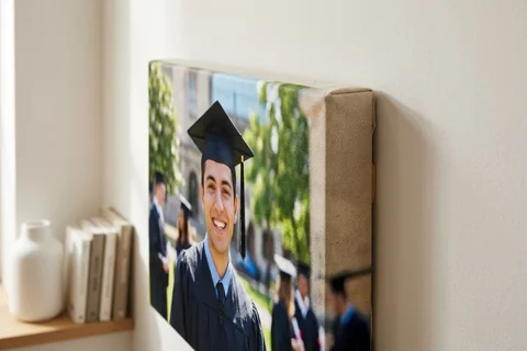 Close-up of the frame depth on a graduation canvas print