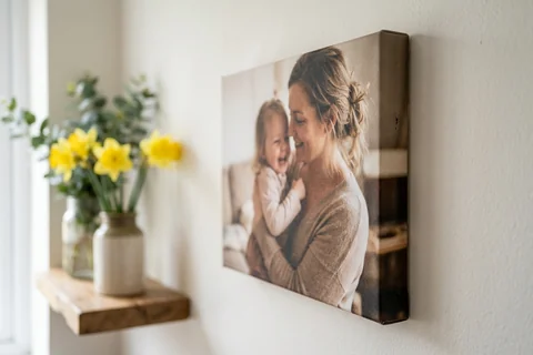 Close-up of the frame depth on a Mothers Day canvas print